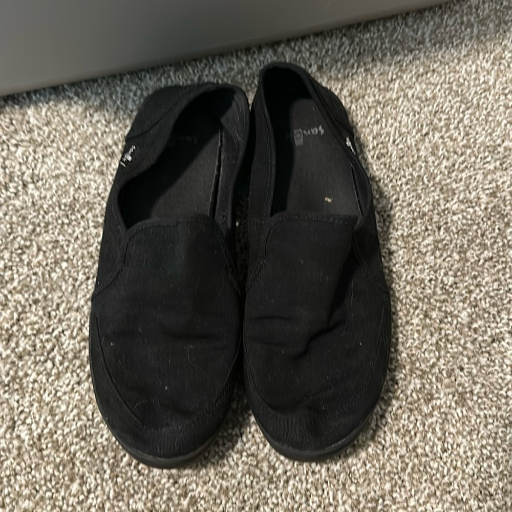 EEUC SANUK PAIR O DICE BLACK ON BLACK SIZE 9